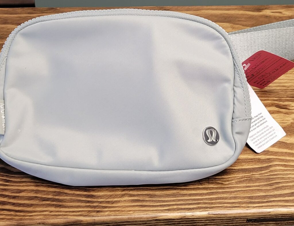 Lululemon Everywhere Belt Bag 1L